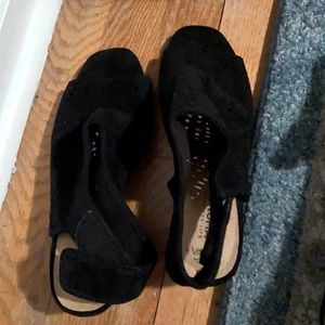 Never worn size 71/2 medium summer heels